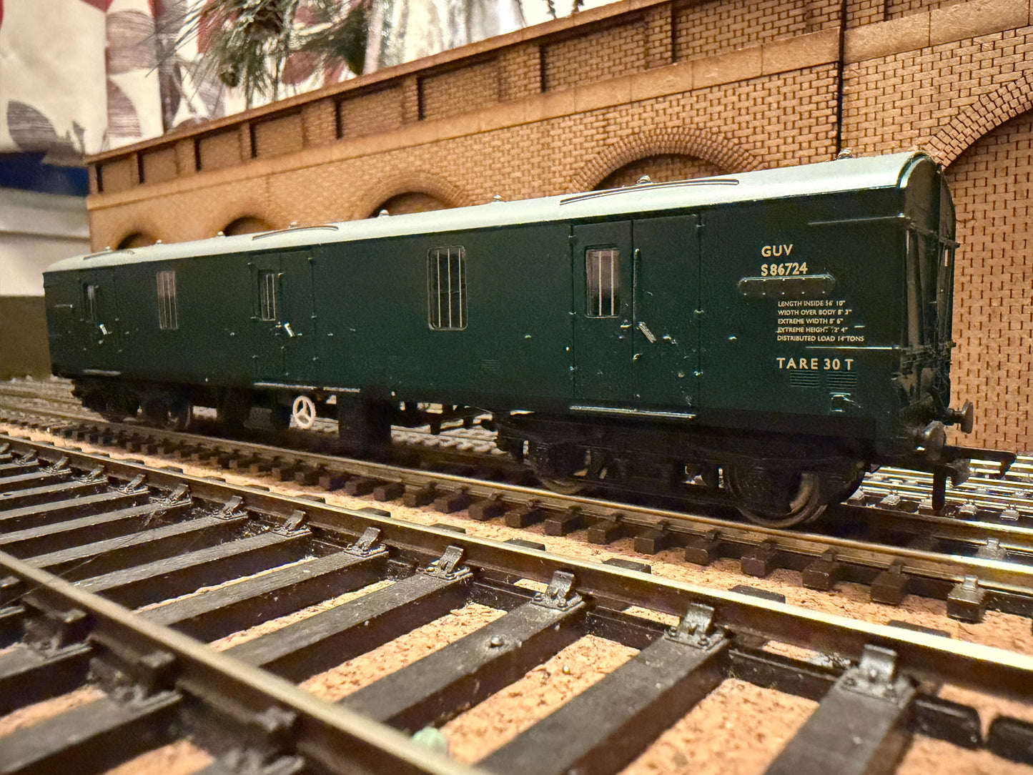 Bachmann 39-273 (OO) British Railways, MK1 General Use Vehicle No.S86724 in BR Southern Region Green. 