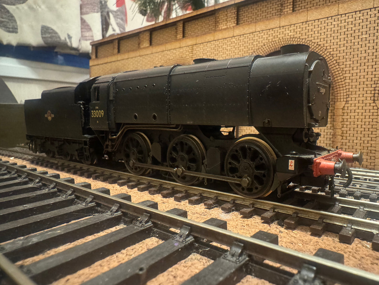Hornby R2344 (OO) Ex SR Q1 No.33009 in Weathered British Railways Black. (Shed Code 70B, Feltham Depot. DCC fitted 