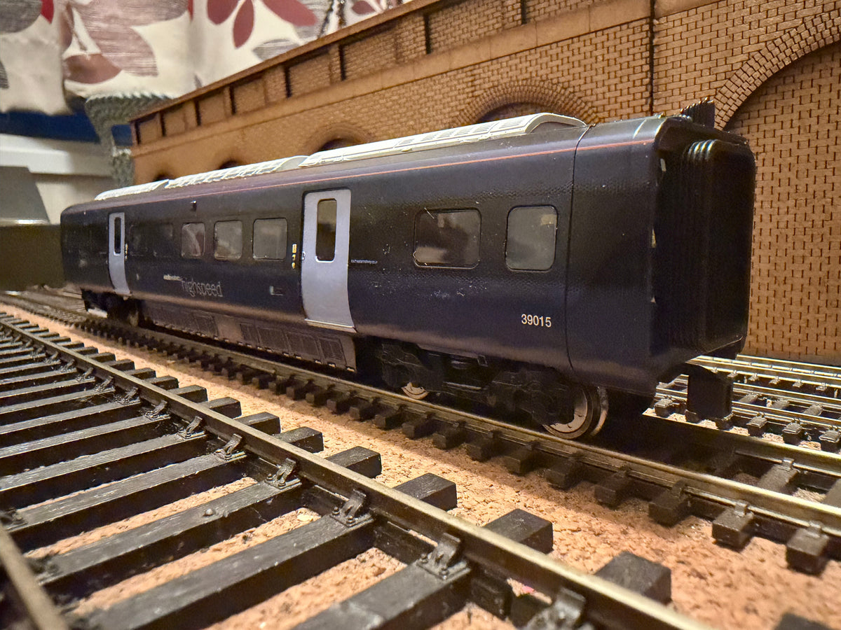 Hornby R4383 (OO) Hitachi Class 395 ‘Javelin’ intermediate standard class coach No.39015 in South Eastern High speed Livery