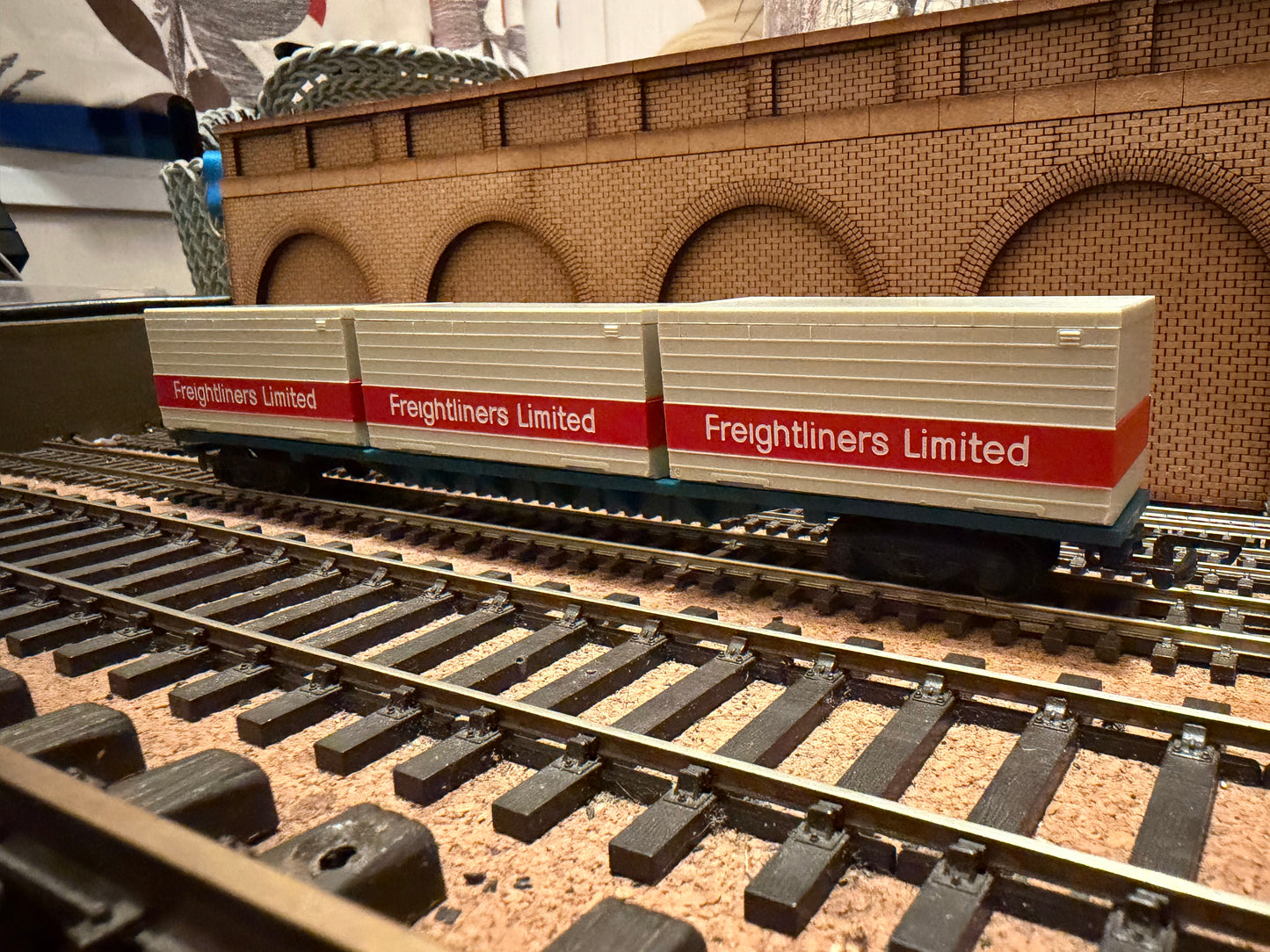 Hornby R633 (OO) British Rail, Freightliner Limited container wagon 