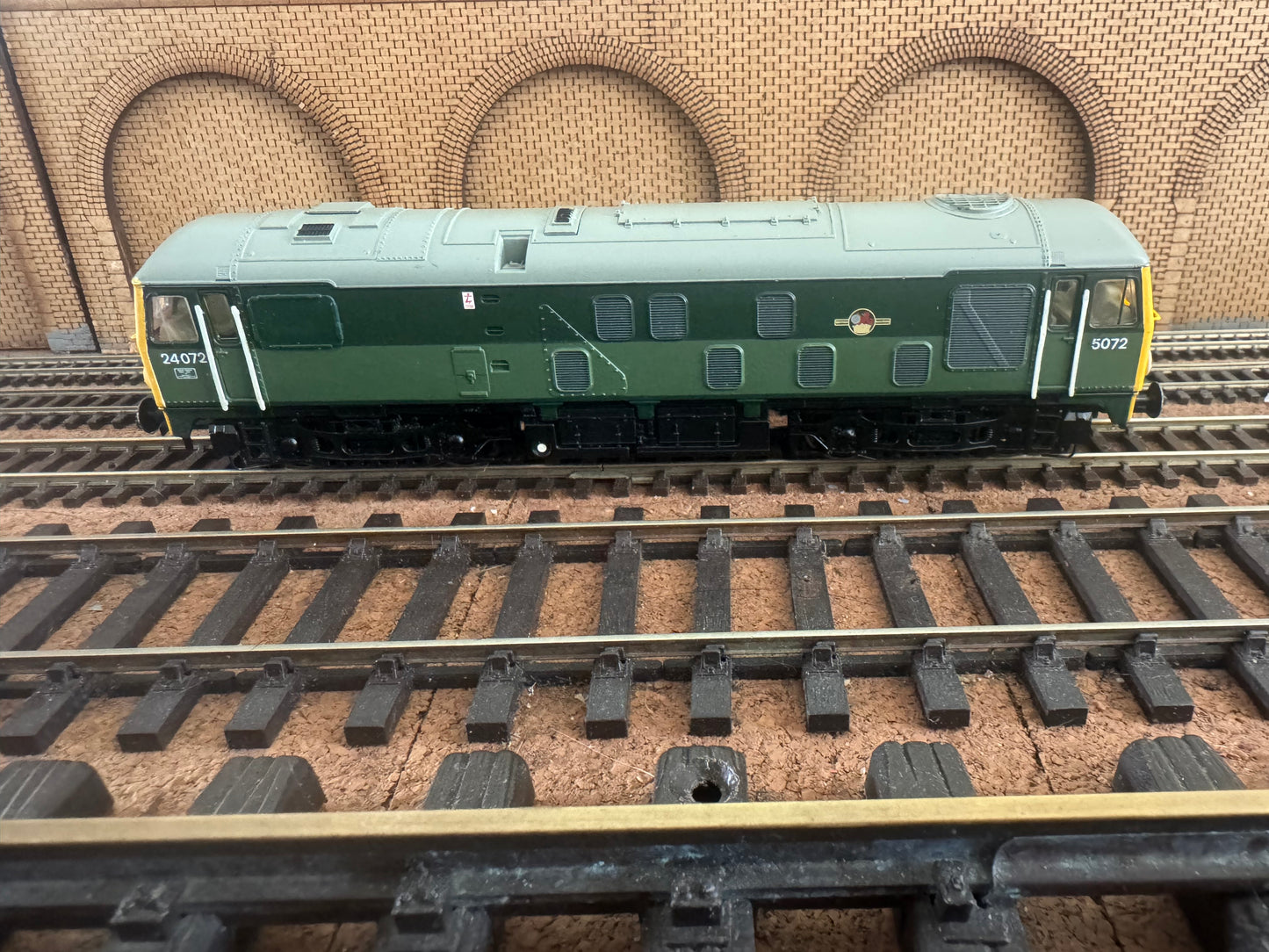 Bachmann 32-427 (OO) British Railways, Class 24/0 No.24072 in BR Two Tone Green and Full Yellow end, with TOPS transitional numbers. DCC Fitted 