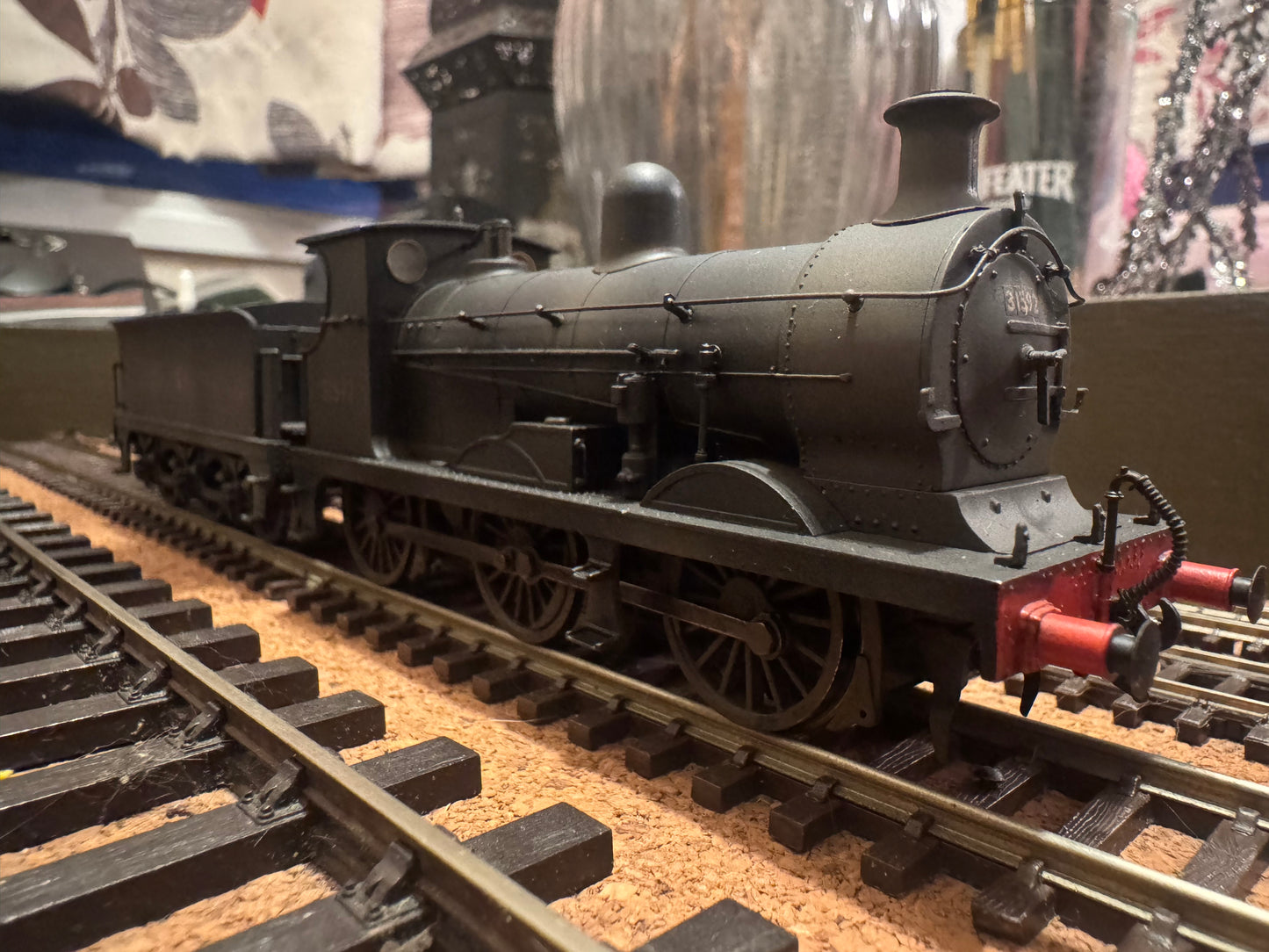 Bachmann 31-461 (OO) Ex SECR / SR C Class No.31592 in Heavily Weathered British Railways Unlined Black. DDC Ready 