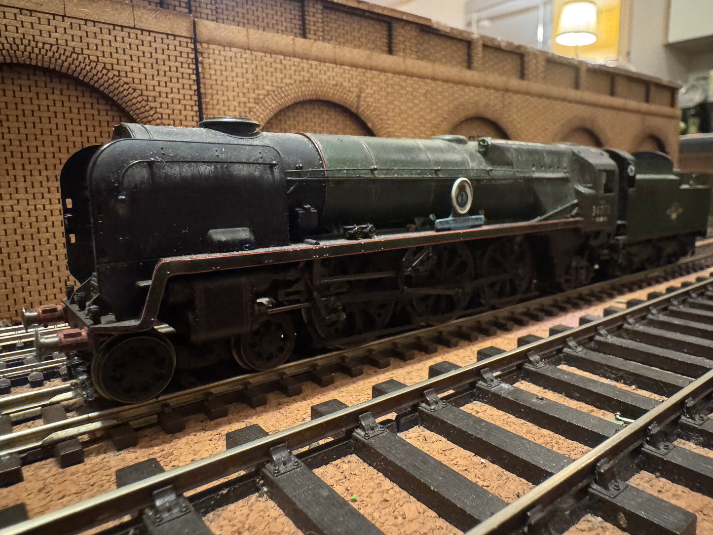 Hornby R3618 (OO) Ex SR, Rebuilt Battle of Britain No.34050 “Royal Observer Corps” in heavily weathered British Railways Green. (Shed Code 70A, Nine Elms) DCC Ready 
