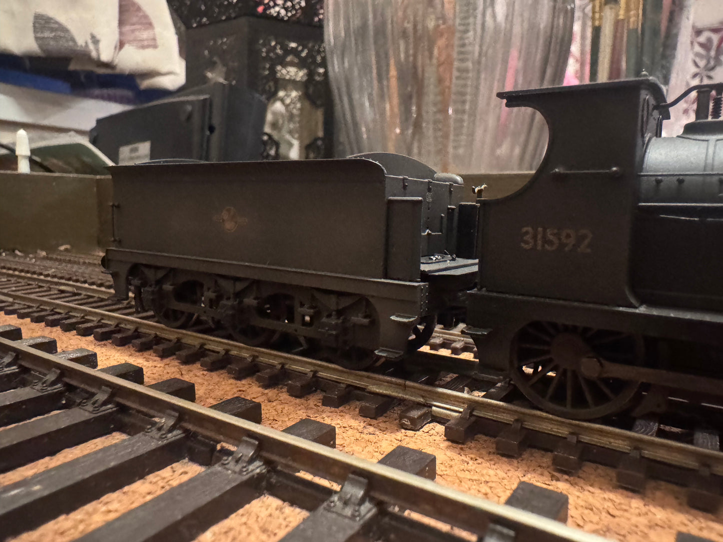 Bachmann 31-461 (OO) Ex SECR / SR C Class No.31592 in Heavily Weathered British Railways Unlined Black. DDC Ready 