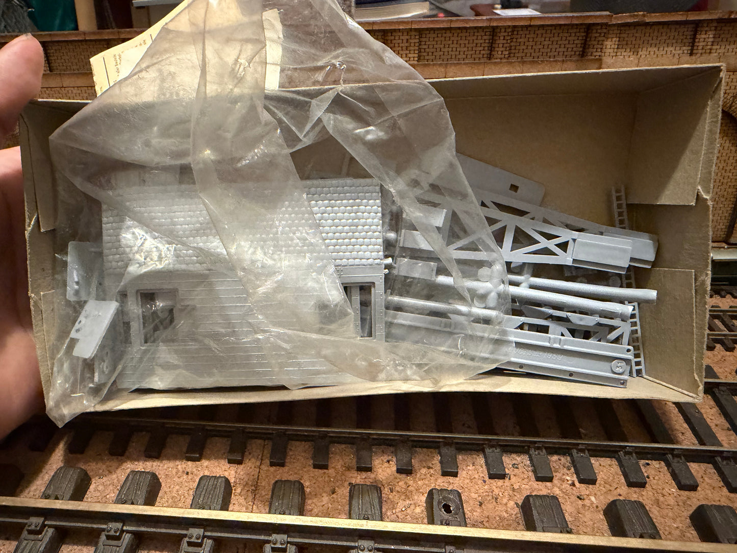Airfix 03601-6 (HO/OO) Three Track Signal Gantry Kit