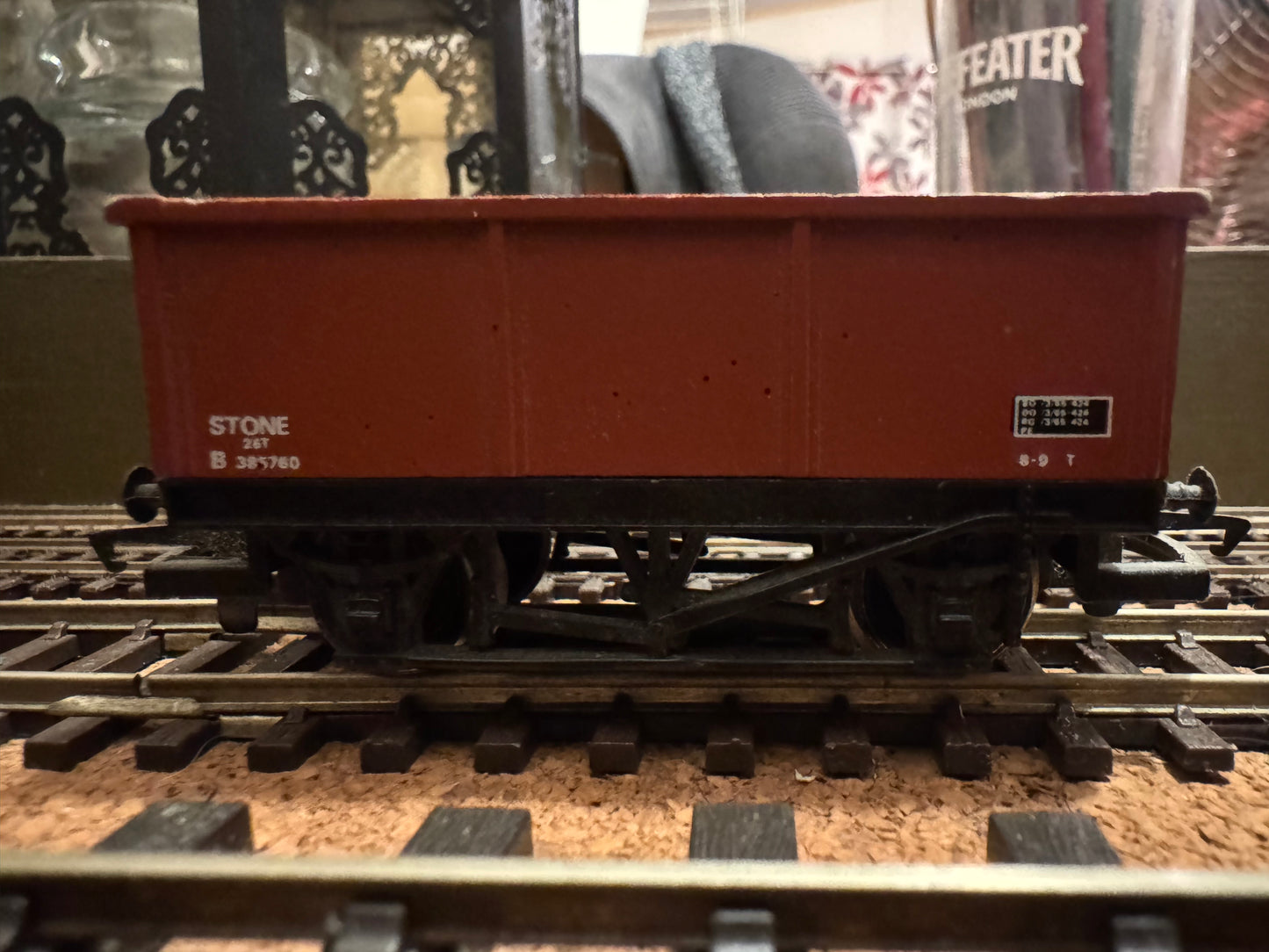 Hornby R.239 (OO) British Railways 26T Mineral Wagon (Stone) No.B388437 in BR Bauxite.