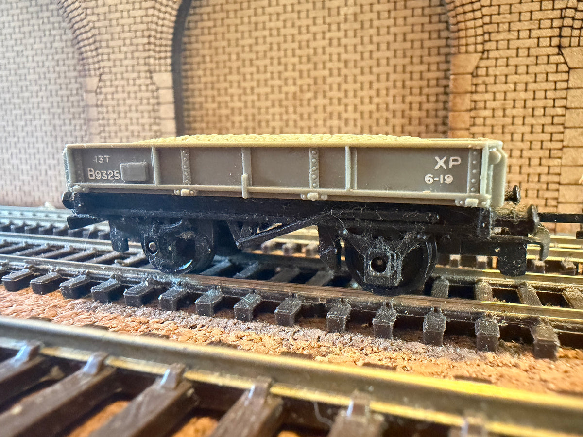 Tri-ang T.273 (TT) British Railways 13T Low-sided Wagon No.B9325 with Granite Chip Load
