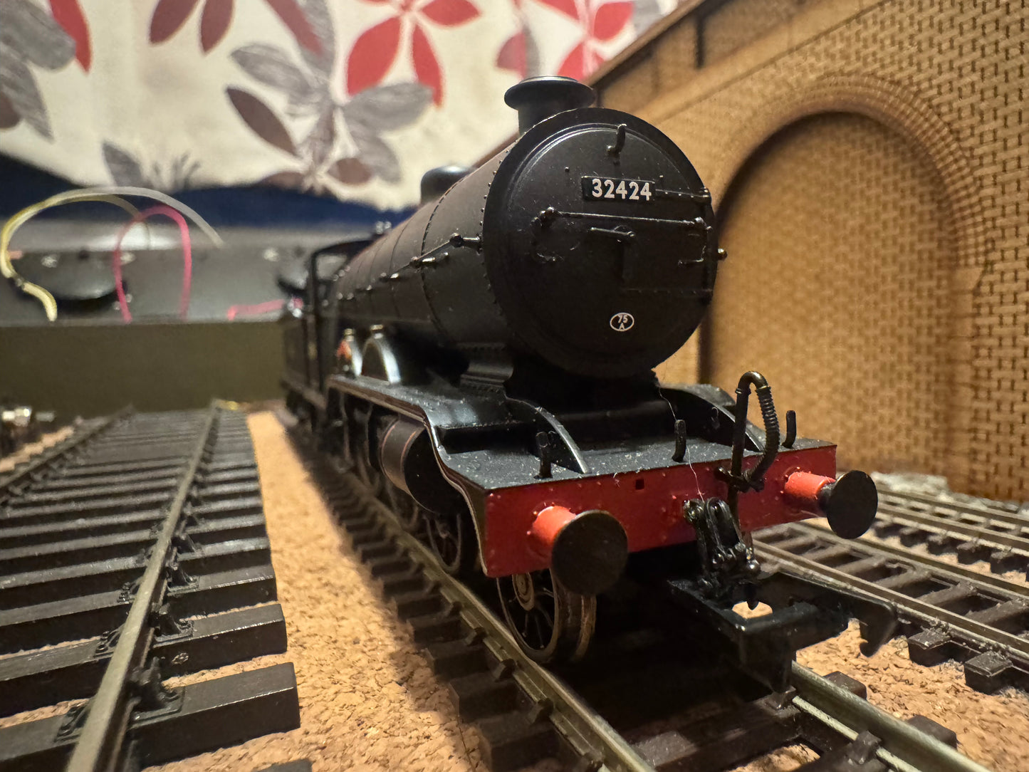 Bachmann 31-921 (OO) EX LBSC / SR H2, No.32424 “Beachy Head” in British Railways Lined Black. (Shed Code 75A, Brighton Depot) DCC Ready 