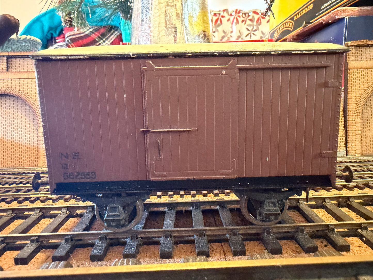 Leeds Model Company (O Gauge) North Eastern Railway 12T Van No.562553 