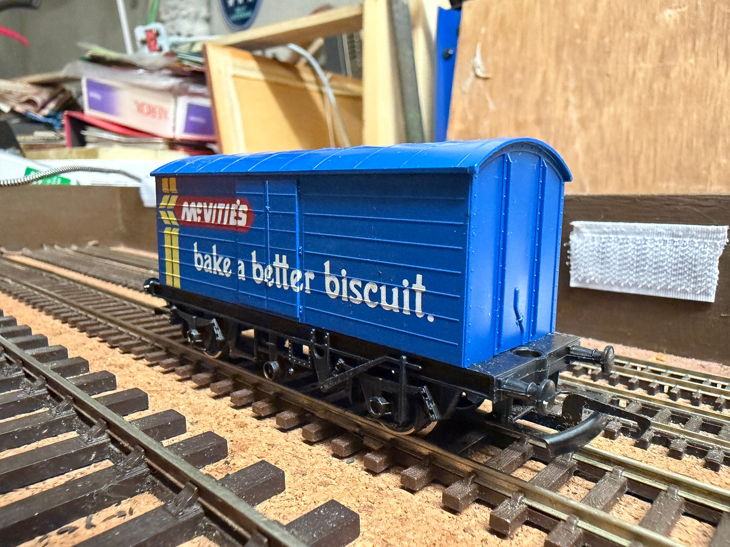 Hornby R.137 (OO) McVities Van