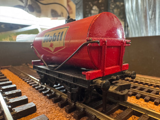 Hornby Dublo 4677 (OO) Mobil 16T Tank Wagon. 