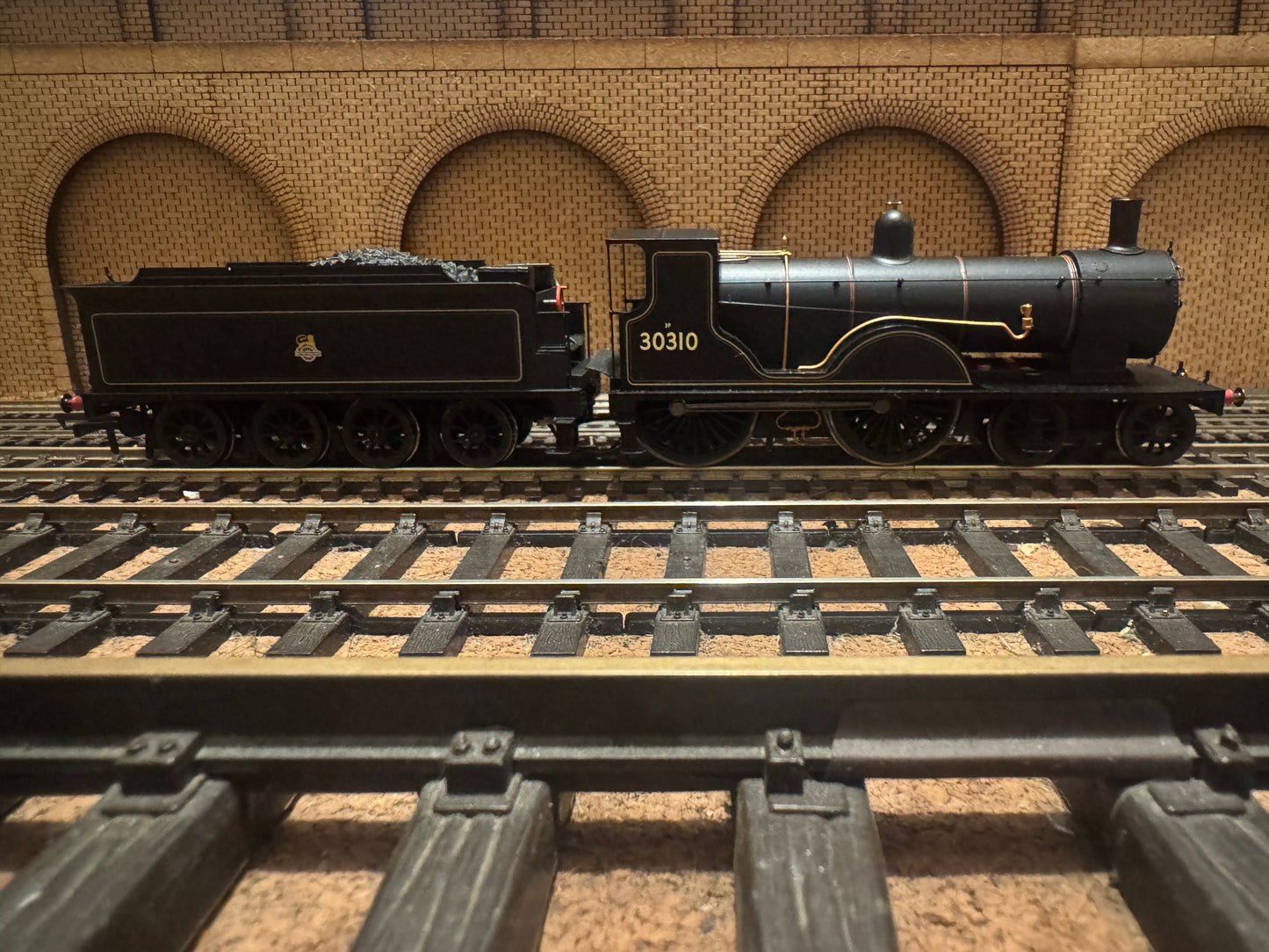Hornby R2713 (OO) Ex LSWR / SR Drummond T9 ‘Greyhound’ No.30310 in British Railways Lined Black. (Shed Code 71B, Bournemouth Depot) DCC Ready 