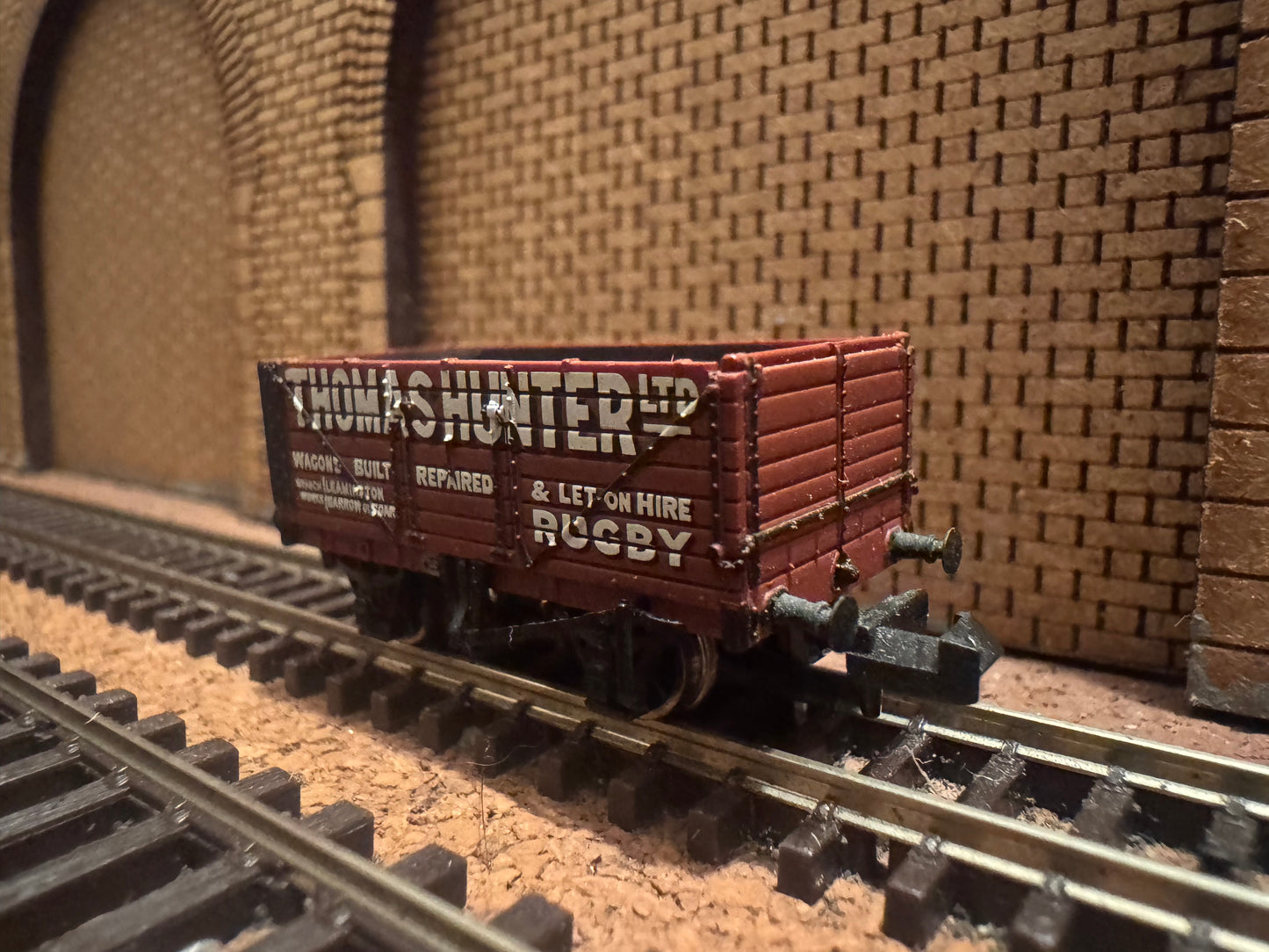 Graham Farish 377-2009K (N Gauge) Thomas Hunter Ltd Severn Plank Open Wagon. 