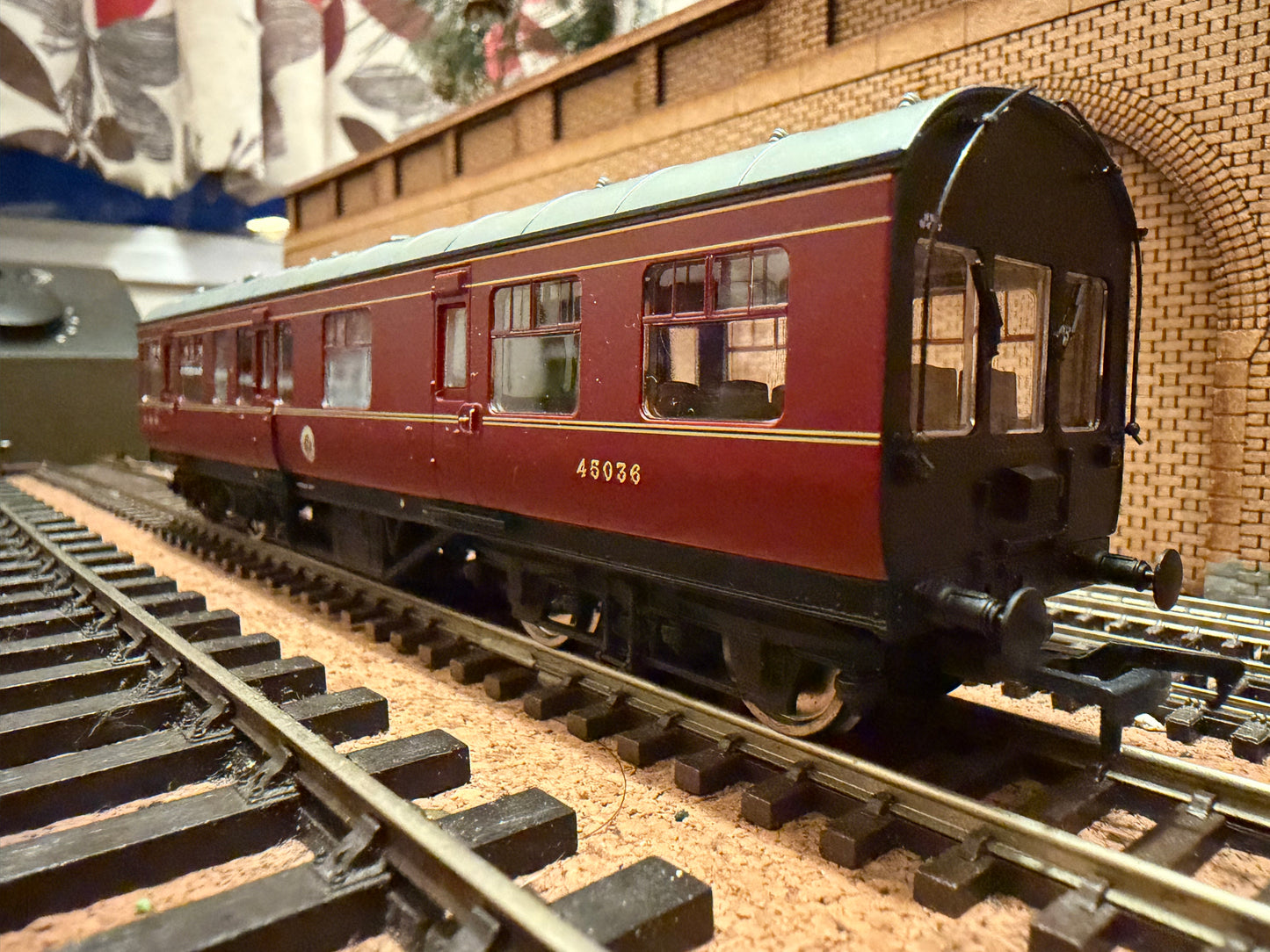 Bachmann 39-775 (OO) London Midland & Scottish Railway 50ft Inspection Saloon in LMS Crimson Lake 