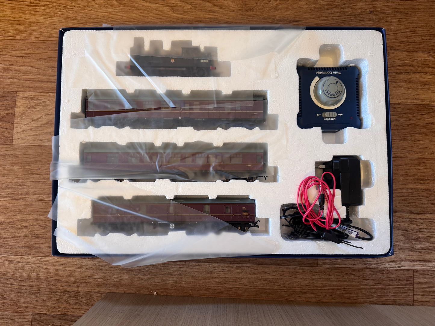 Bachmann 30-180 (OO) Station Pilot Starter Set. DCC Ready 
