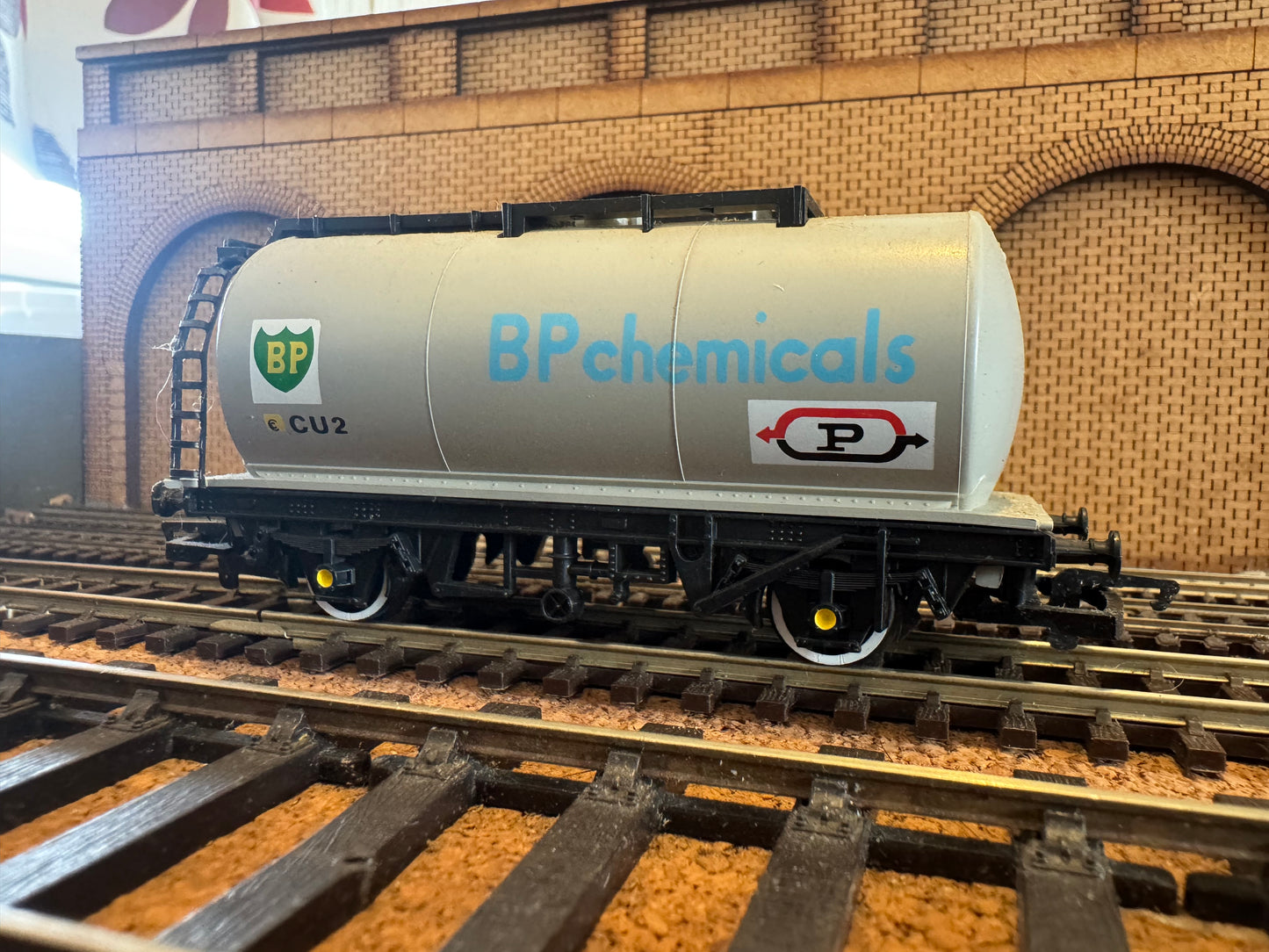 Hornby R.218 (OO) British Rail, TTA Tanker wagon in BP Chemicals Livery 