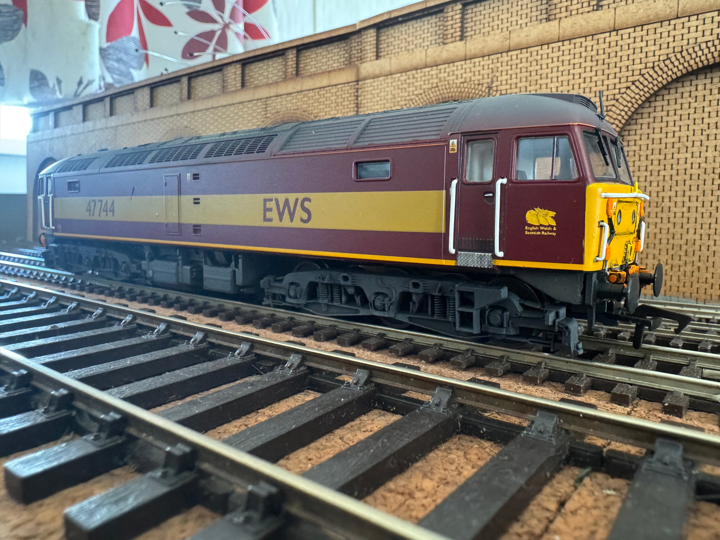 Heljan 4650 (OO) Ex British Railways Class 47/7b No.47744 in lightly weathered English Welsh and Scottish Livery. DCC Fitted 