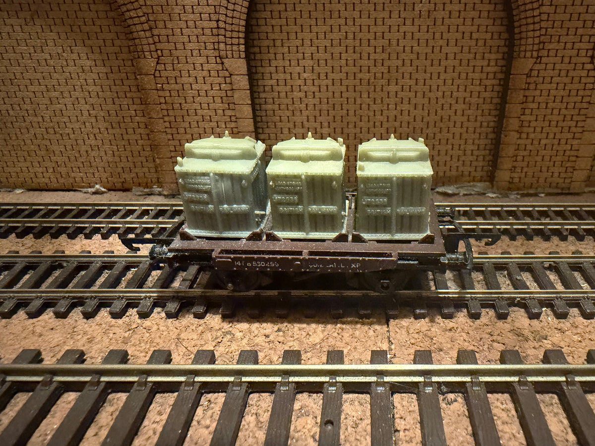 Tri-ang T.276 (TT) British Railways Container Flat No.B530298 in BR Bauxite with Containers 