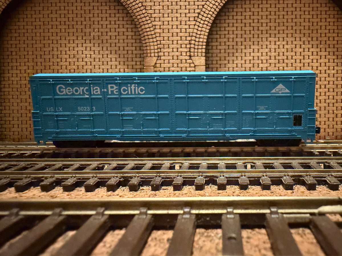Red Caboose RN-17402-9 (N Scale) Georgia Pacific Railroad, Thrall All Door Box Car No.50233 