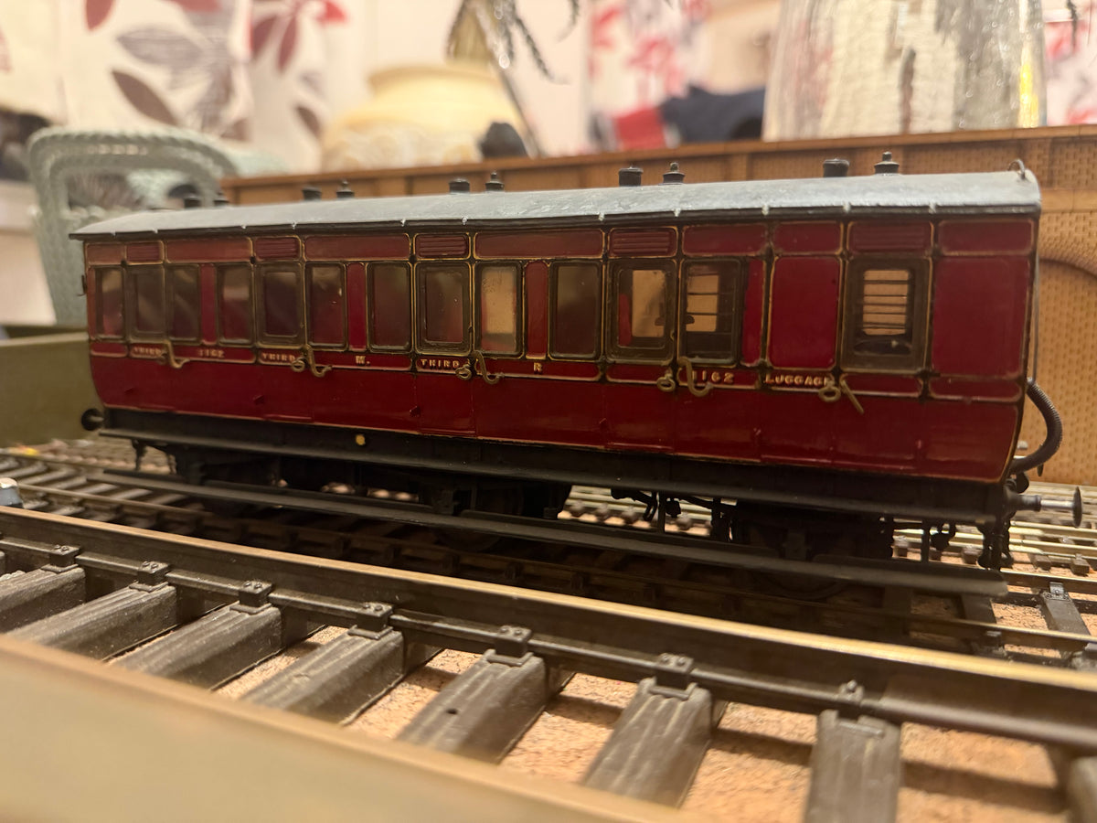 Manufacturer Unknown (O Gauge) Midland Railway, Six Wheel Brake Third No.1162 in MR Crimson 
