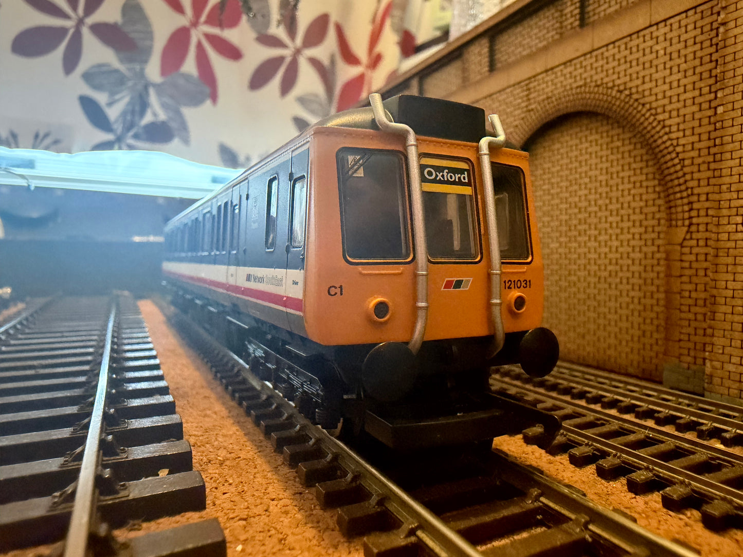 Hornby R2508 (OO) British Railways Class 121 ‘Bubble Car’ No.121031 in Network SouthEast Livery. DCC Ready 