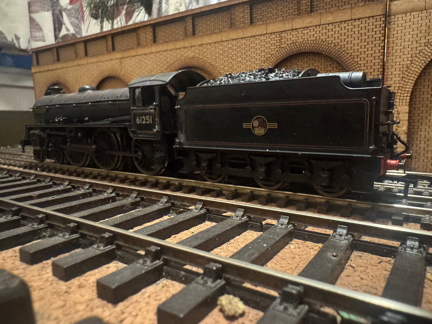 Bachmann 31-710 (OO) Ex LNER ‘Thompson’ B1 No.61251 “Oliver Bury” in Weathered British Railways Black. (Shed Code 34D, Hitchin Depot) 