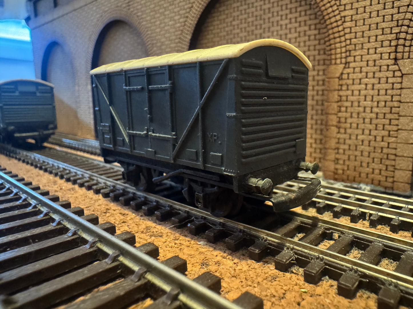 Tri-ang T76 (TT) British Railways 12T Vent Van No.B875550 in BR Grey. Set of two. 