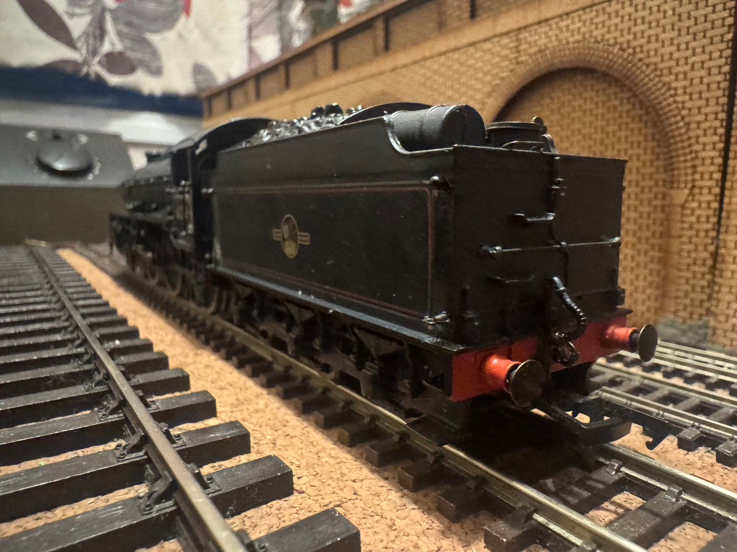 Bachmann 31-710 (OO) Ex LNER ‘Thompson’ B1 No.61251 “Oliver Bury” in Weathered British Railways Black. (Shed Code 34D, Hitchin Depot) 