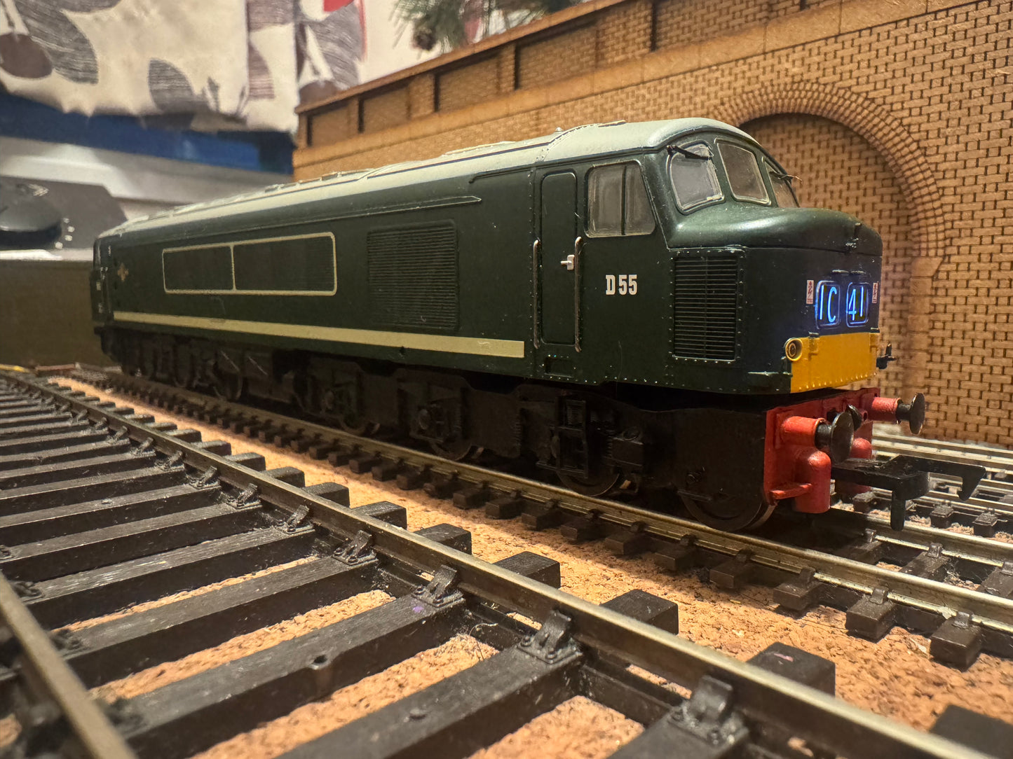 Bachmann 32-678DS (OO) British Railways Sulzer Type 4 [Class 45] ‘Peak’ No.D55 in BR Green and small yellow ends. DCC Sound Ready 