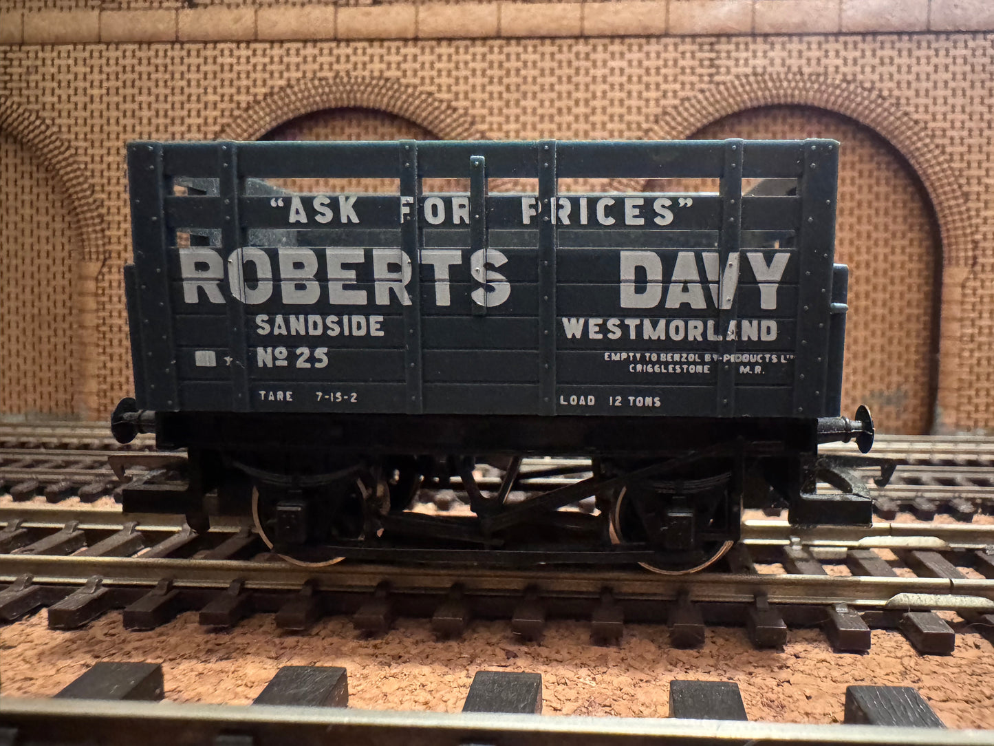 Hornby R.719 (OO) Robert Davy Five Plank Coke Wagon with ‘Greedy Bars’ No.25.