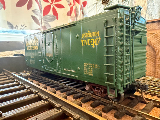 Atlas (O Gauge) Santa Fe Western Box Car No.8166 in SFW Distribution Dividend livery 