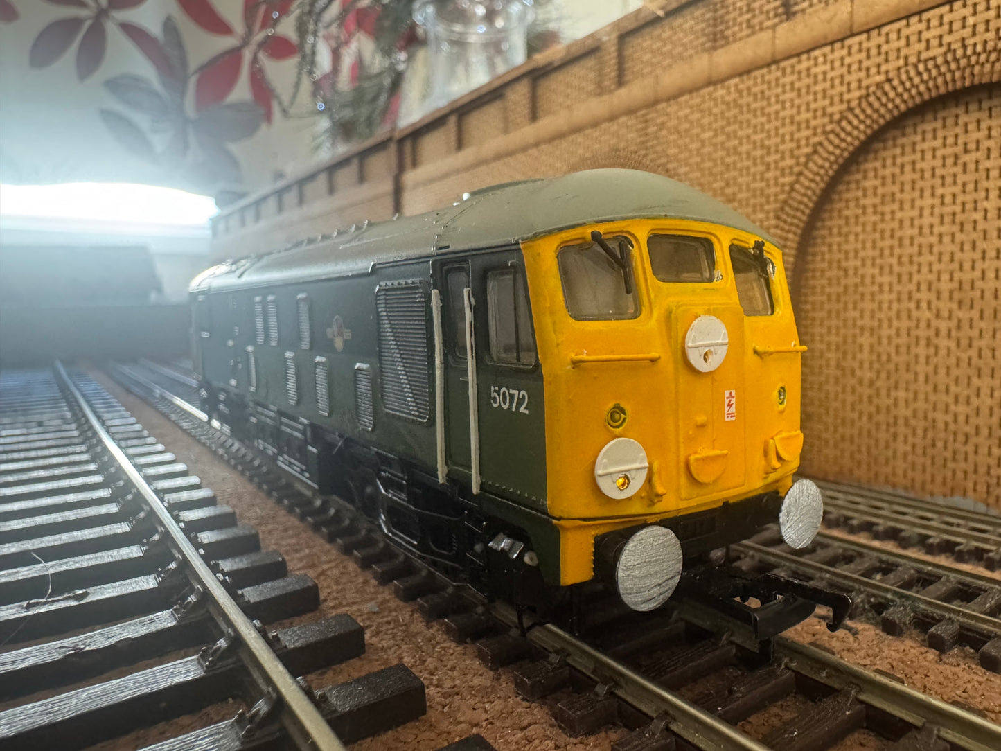 Bachmann 32-427 (OO) British Railways, Class 24/0 No.24072 in BR Two Tone Green and Full Yellow end, with TOPS transitional numbers. DCC Fitted 