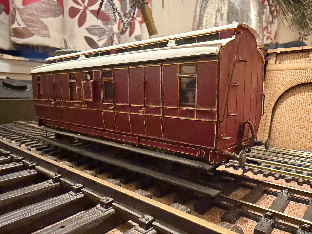 Midland Carriage Works J132 (O Gauge) Midland Railway Diagram 530, Six-wheeled Clerestory Roof Full Brake No.56 in Late Midland Railway Limed Crimson Lake. 