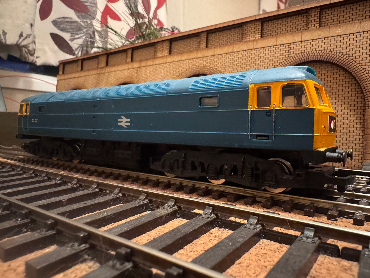 Hornby R075 (OO) British Railways Class 47/4 No.47421 in British Rail Blue with Head Code Box. DCC Fitted 