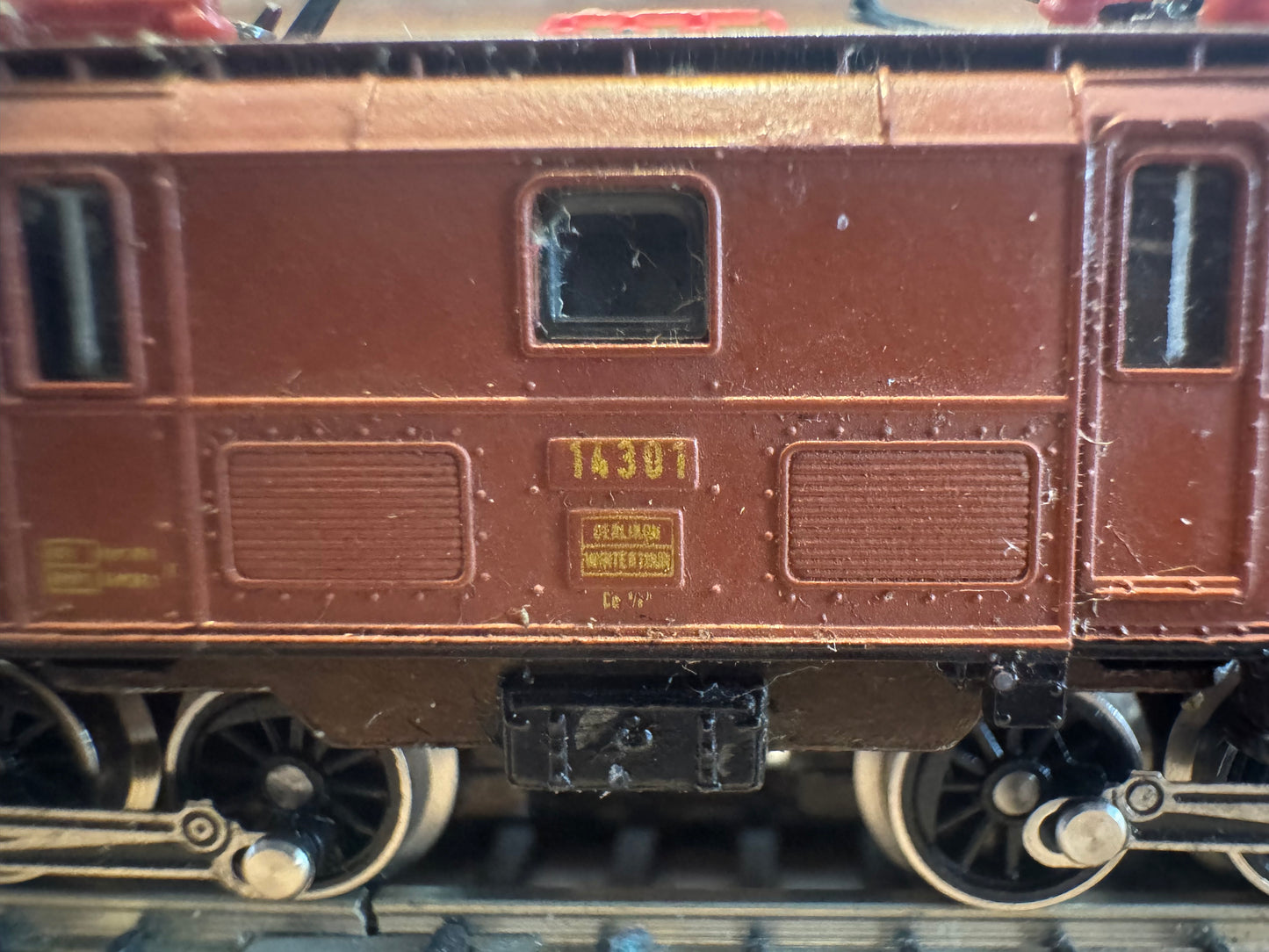 Marklin Mini Club 8852 (Z Gauge) Schweizerische Bundesbahnen, Ce 6/8 III No.14301 in SBB Livery.