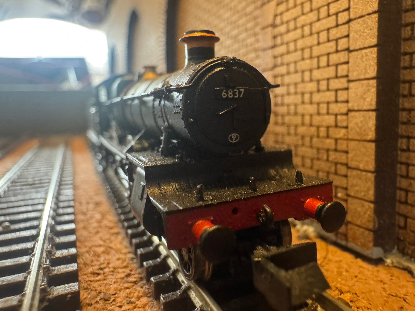 Dapol 2S-019-005 (N Gauge) Ex GWR 68xx ‘Grange’ No.6837 “Forthampton Grange” with 3500 Gallon Tender. (Shed Code 83F, Truro Depot) BR Lined Green. DCC Fitted
