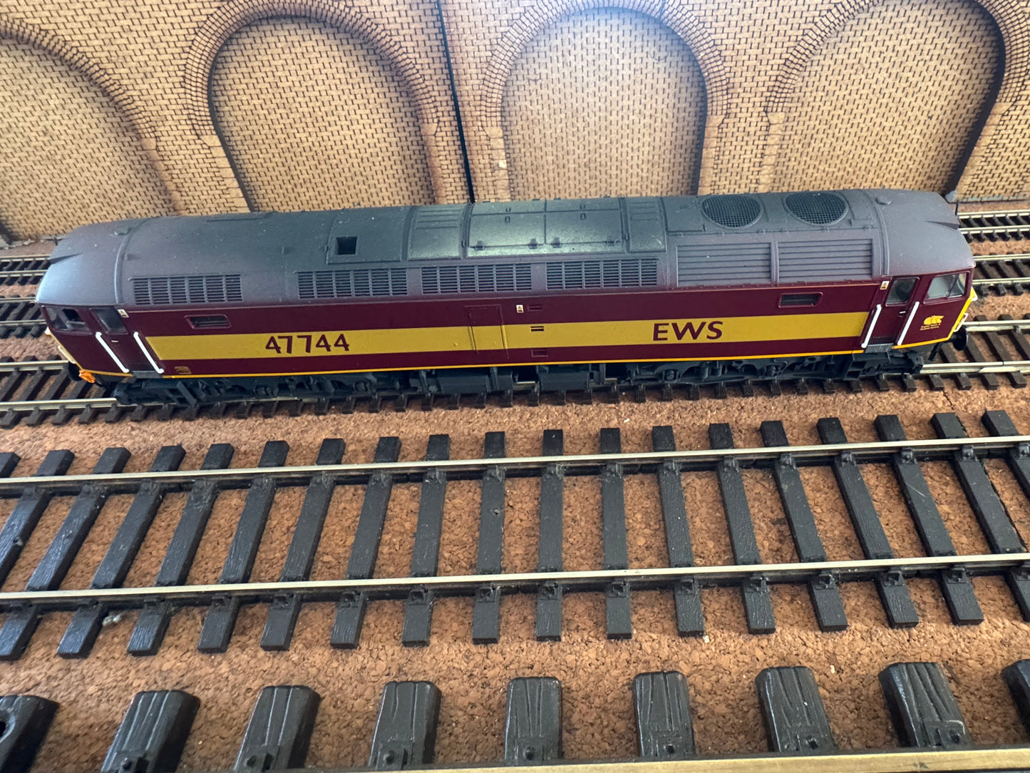 Heljan 4650 (OO) Ex British Railways Class 47/7b No.47744 in lightly weathered English Welsh and Scottish Livery. DCC Fitted 
