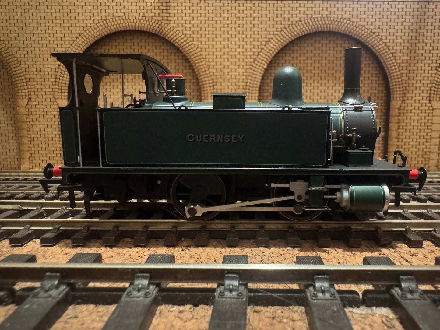 Dapol 4S-018-007 (OO) London South Western Railway B4 Dock Tank “Guernsey” in LSWR Southampton Docks Lined Dark Green. DCC Ready 