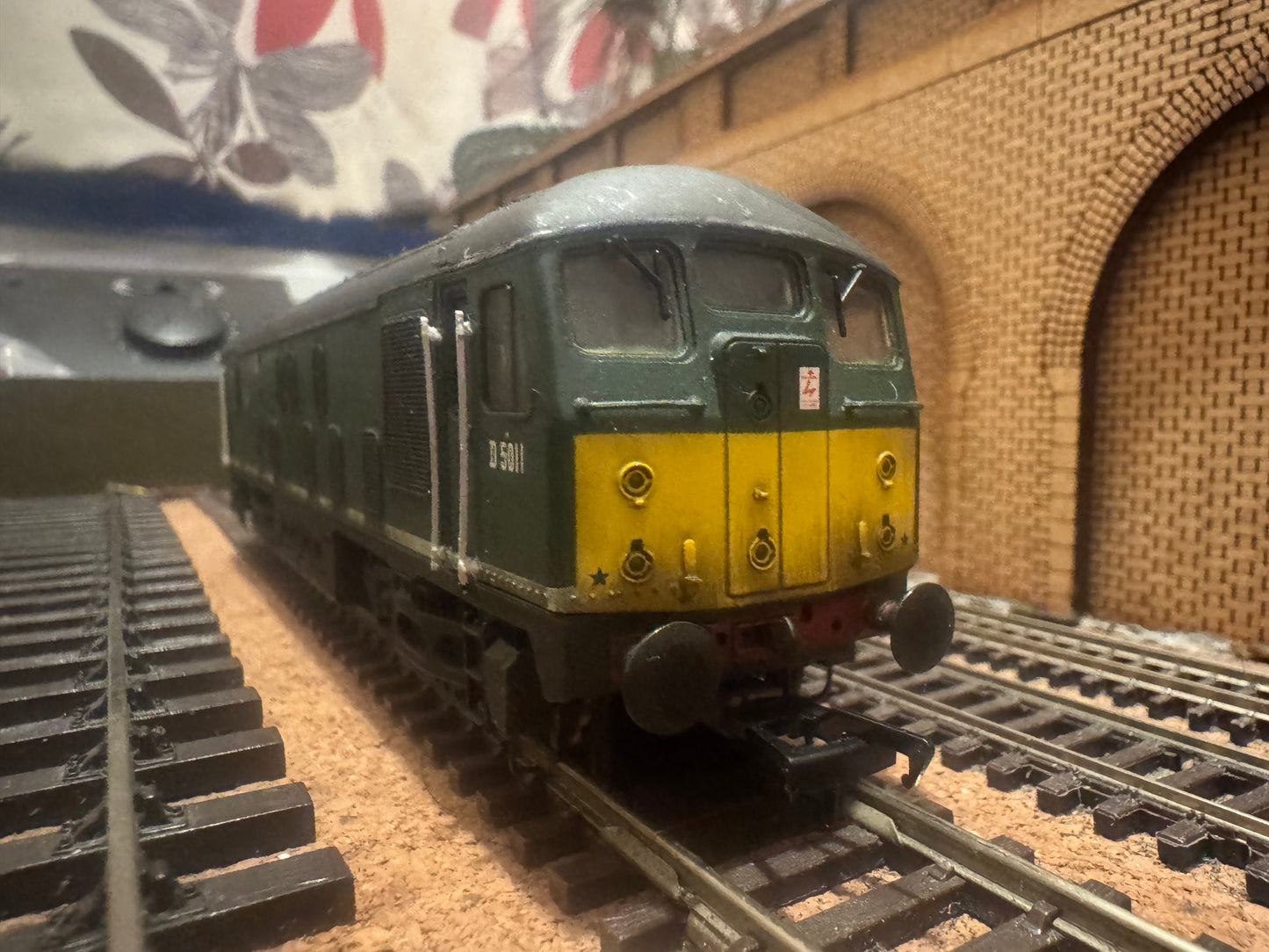 Bachmann 32-429 (OO) British Railways Sulzer Type 2 [Class 24] No.D5011 in Weathered BR Green and Small Yellow End. DCC Ready. 