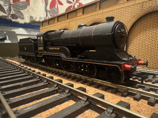 Bachmann 31-135 (OO) Ex LNER D11/2 ‘Scottish Director’ No.62690 “Lady Of The Lake” in British Railways Lined Black. (Shed Code 64B, St Rollox Depot) DCC Ready 
