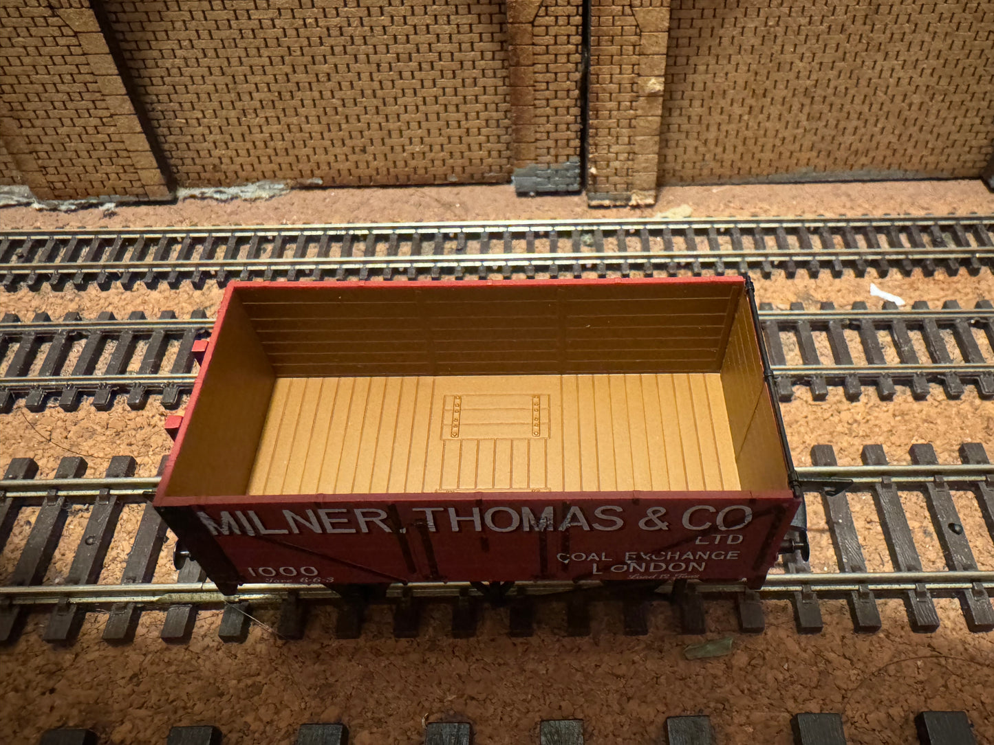 Oxford Rail OR76MW7027 (OO) Milner Thomas & Co Ltd Severn Plank Open Wagon No.1000 