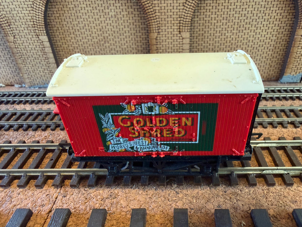Hornby R.009 (OO) Golden Shred Van