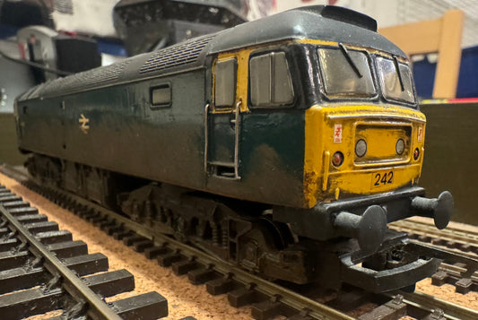 Hornby R.404 (OO) British Railways Class 47/0 No.47242 in Heavy Weathered British Rail Blue.