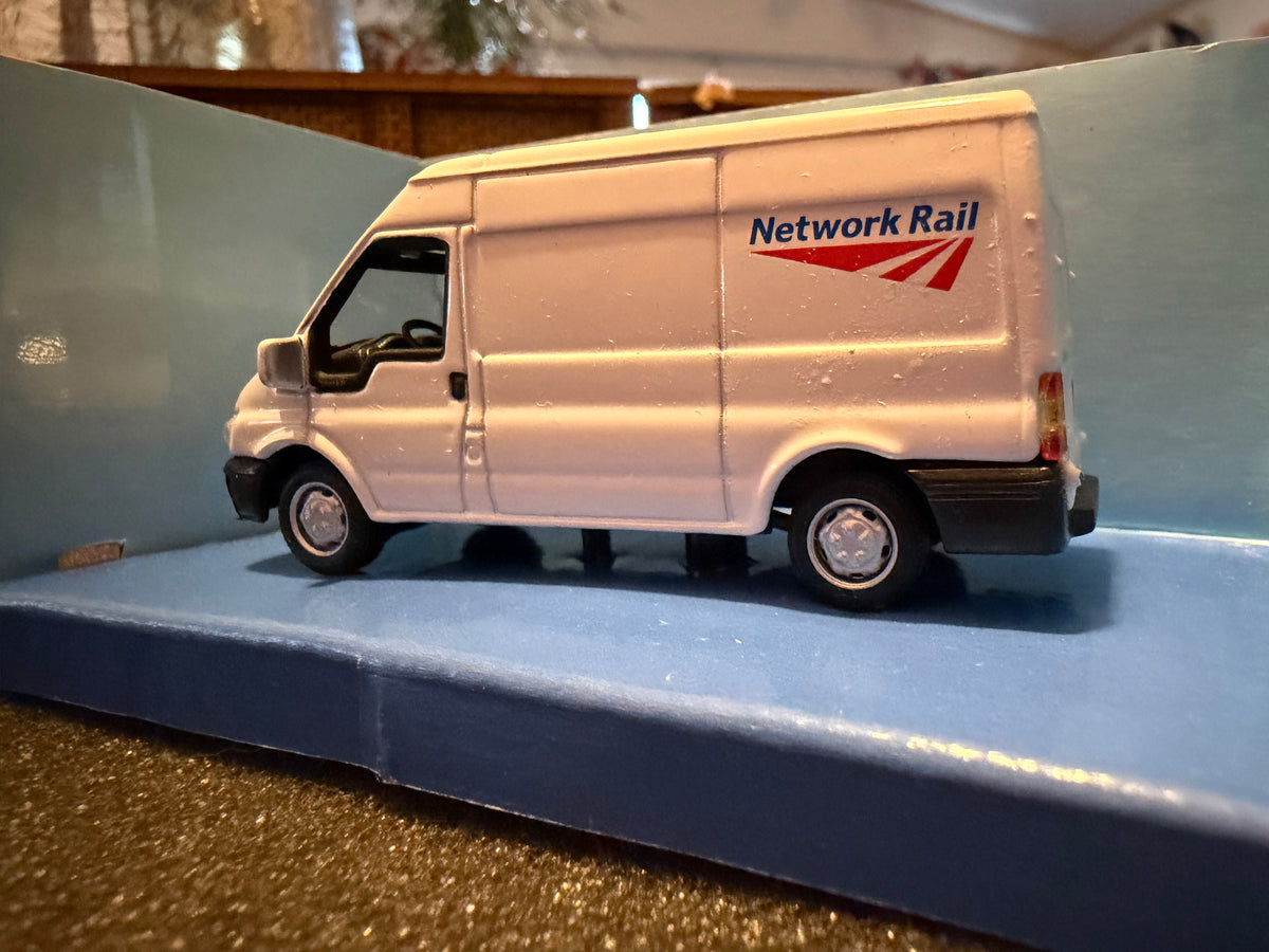 Cararama 192D/194D (1:72 Scale) Ford Transit MK6 in Network Rail Livery 