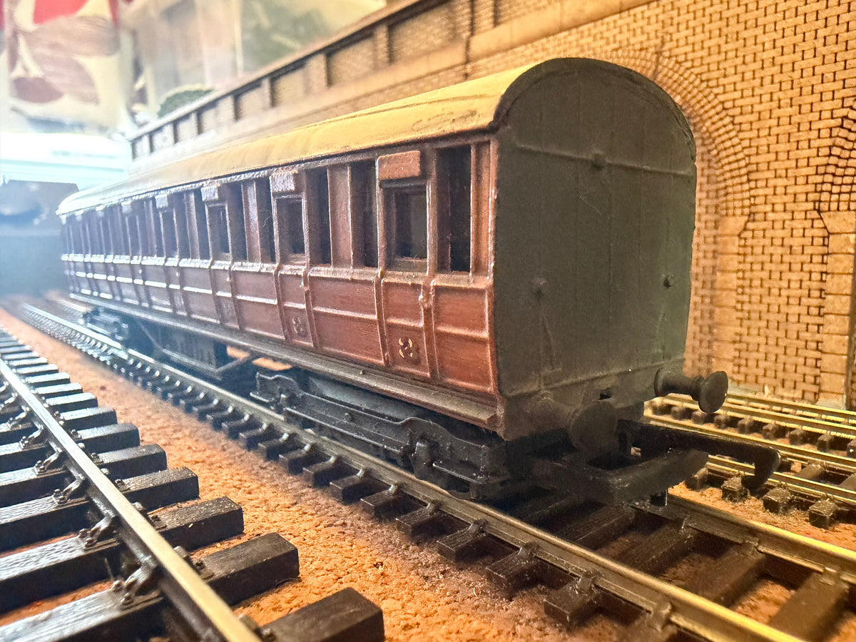 Ian Kirk (OO) Scratch Built (OO) London North Eastern Railway, Gresley Third Class Suburban Coach (No Number) in Weathered LNER Varnished Teak 