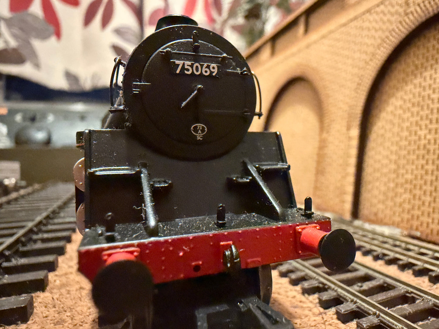 Bachmann 31-116 (OO) British Railways Standard 4MT 4-6-0 No.75069 with BR1B Tender in as Preserved BR Western Region Lined Green. DCC Fitted 