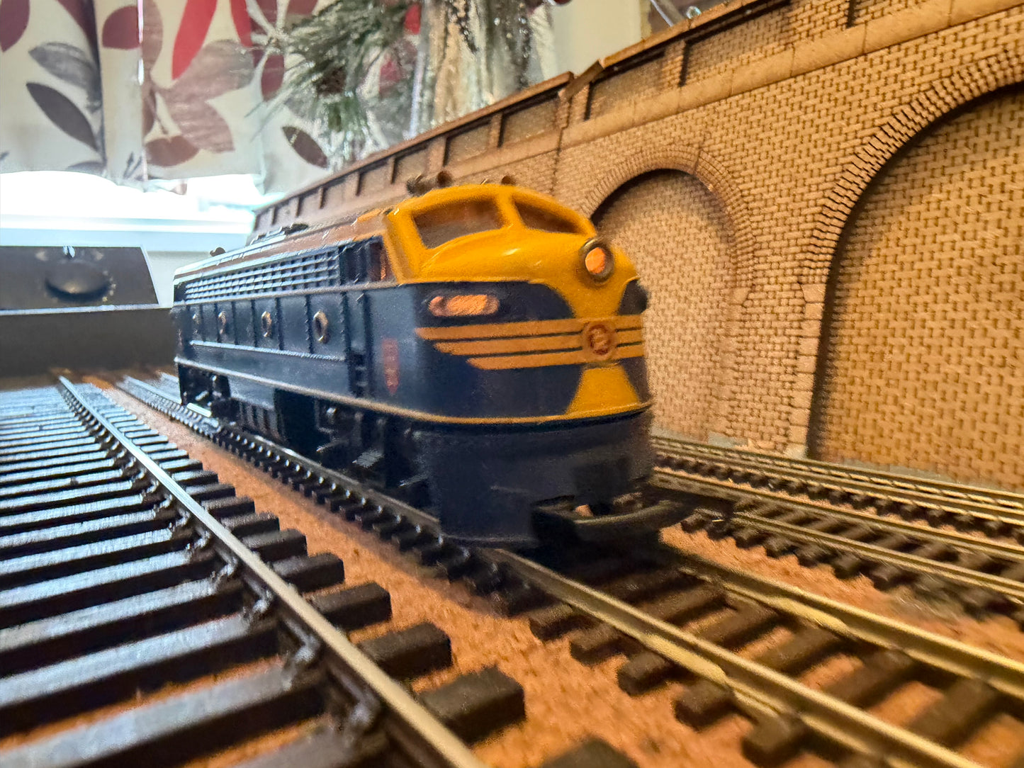 Tri-ang R250 (OO) Transcontinental Train Pack 