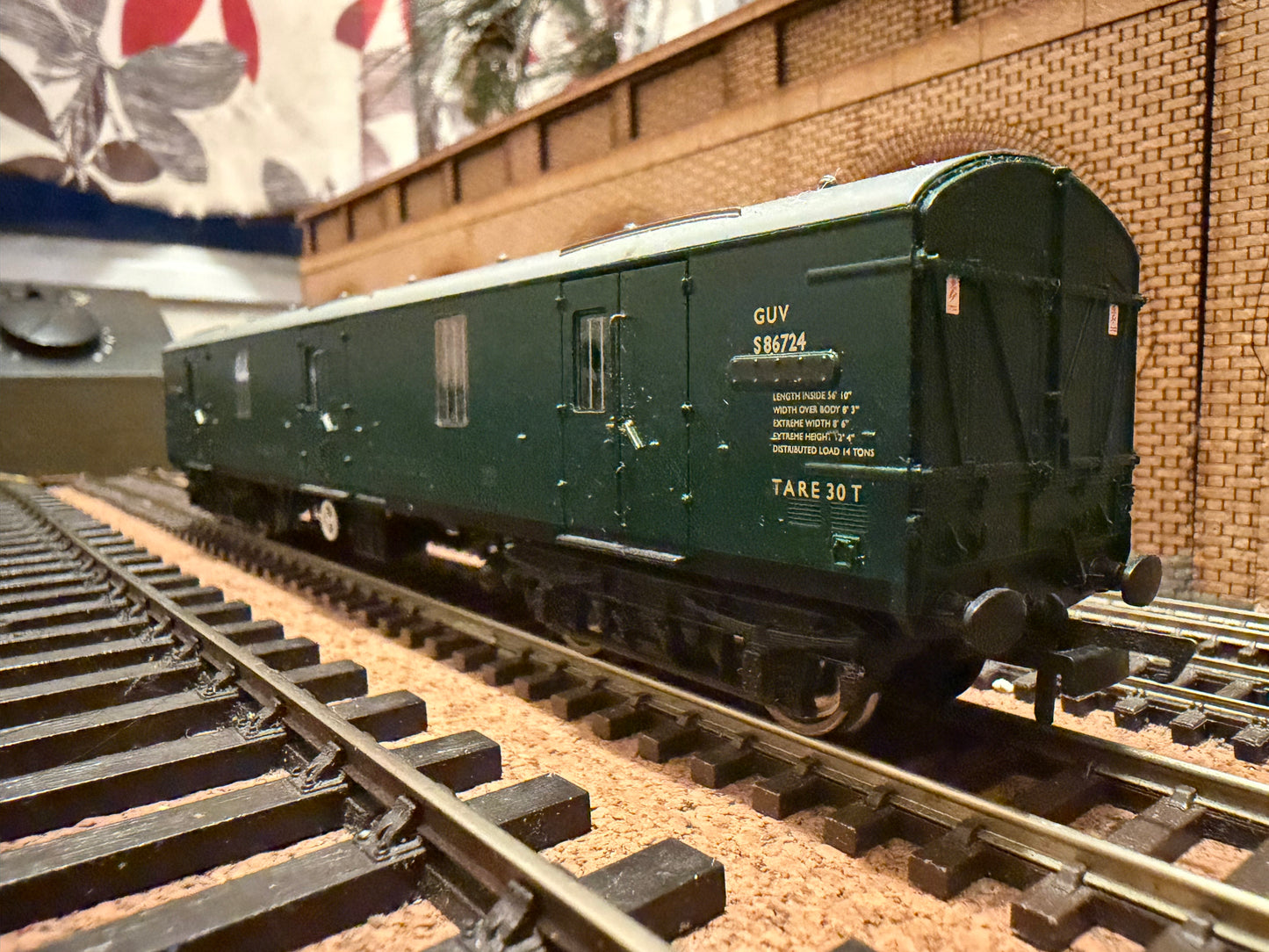 Bachmann 39-273 (OO) British Railways, MK1 General Use Vehicle No.S86724 in BR Southern Region Green. 