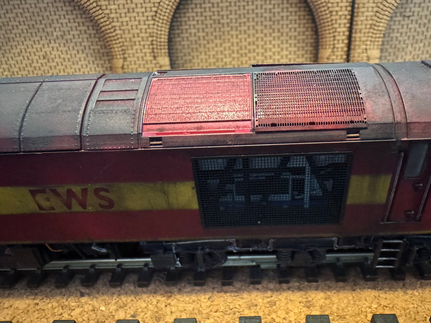 Accurascale ACC2897 (OO) Ex BR Class 60, No.60065 “Spirit of Jaguar” in Heavily weathered EWS livery. DCC Sound Fitted 