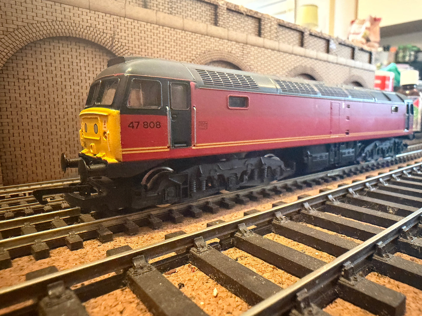 Hornby R717 (OO) British Railways Class 47/8 in British Rail Express Parcel (Royal Mail) Livery 